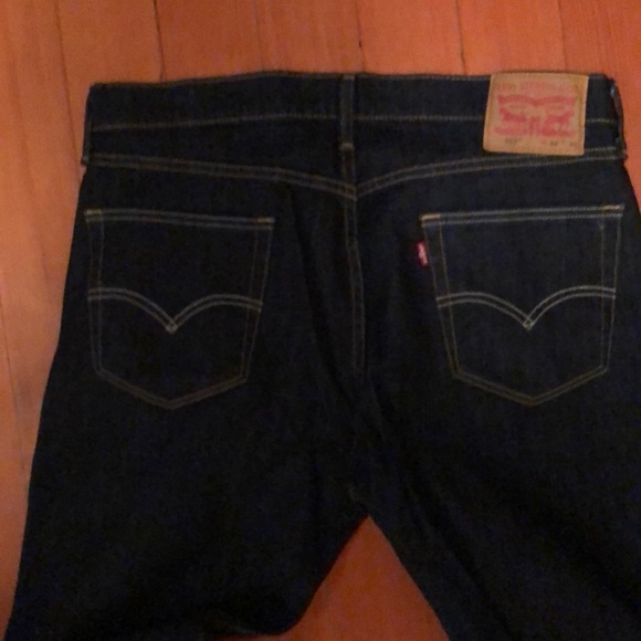 Levi’s dark wash stretch jeans 33’x30’ - Picture 3 of 4
